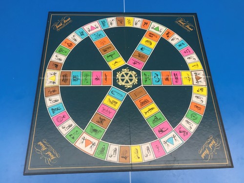 Trivial pursuit plateau - trivial,
