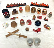 Un lot de poupées japonaises