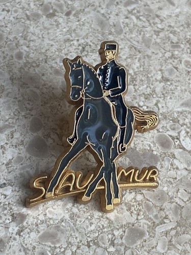 Pin saumur martineau - pin’s,