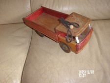 Ancien camion en bois jouet