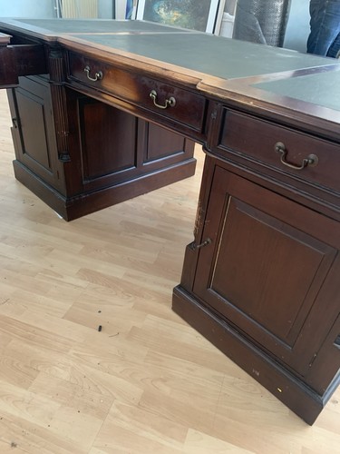 Grand bureau notaire - de,