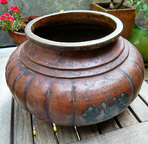 Ancien pot tantrique rituel