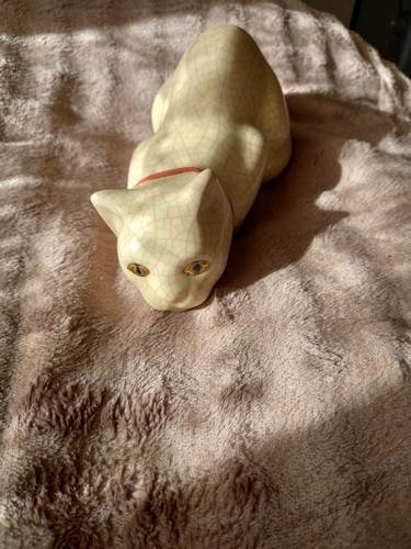 Belle statuette chat couché - statuette,