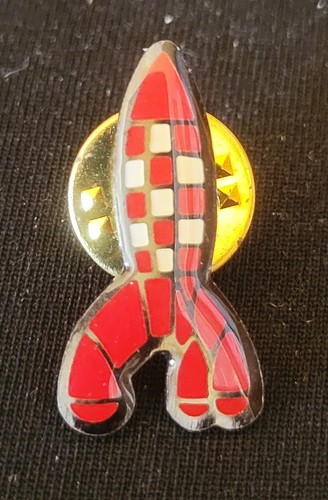 Pin de la - **,