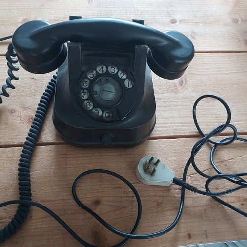 Ancien telephone cadran - à,
