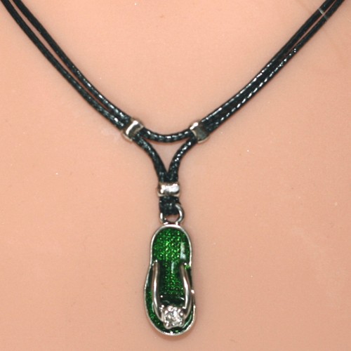 Collier pendentif tong vert