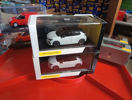 Boxed model minichamps - 1/43,