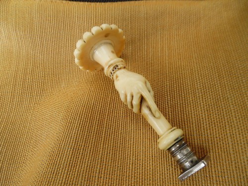 Sceau ancien porté par - ,