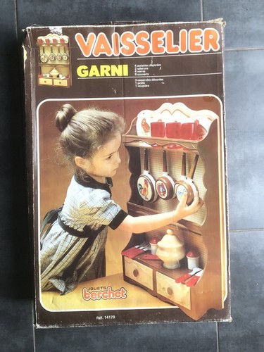 Vaisselier garni jouets - vaisselier,