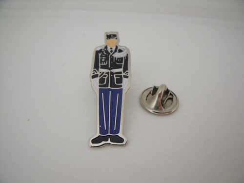 Pin pins badge - pin's,