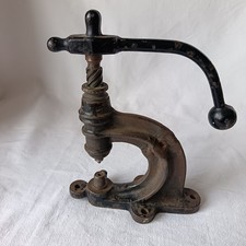 ANCIENNE RIVETEUSE D'ETABLI EN