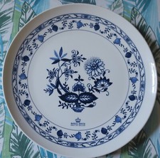 ROYAL BOCH  " PLAT & PELLE A TARTE "  EN PORCELAINE DÉCOR OIGNON BLEU