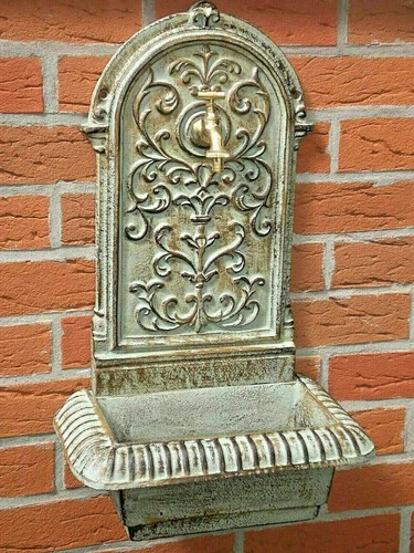 Fontaine murale fonte - 🔸,