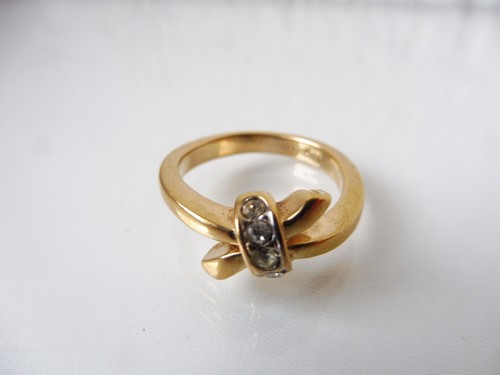 Bague dorée avec pierres - bague,