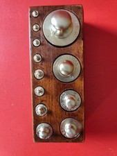 boite de 12 poids en laiton