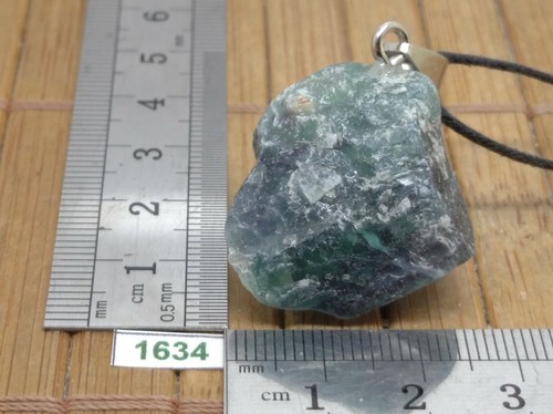 Pendentif fluorite cordon - +,