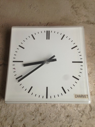 Ancienne horloge métallique