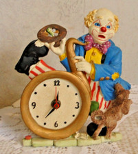 Figurine clown jouant trombone