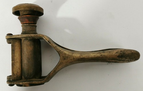 Ancienne bouchonneuse sanbri - ancienne,