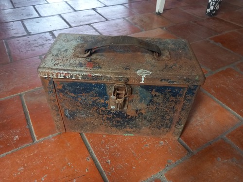 Caisse militaire munitions