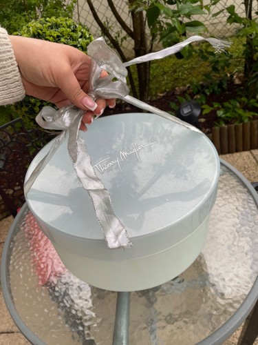 Boite chapeau bleu de - a,