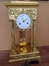 Pendule portique en bronze