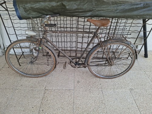 Velo ancien sorti grange - velo,
