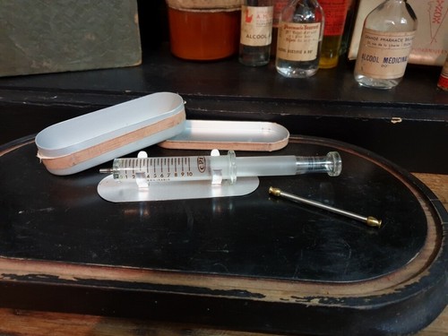 Ancienne seringue médicale