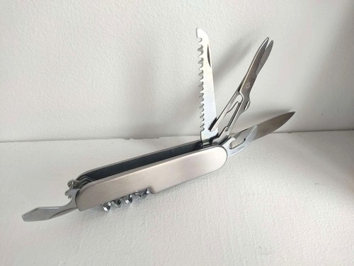 Couteau multifonction pliant