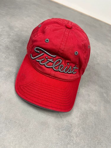 Casquette rouge bordeaux