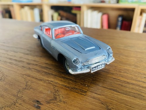 Dinky toys aston martin - dinky,