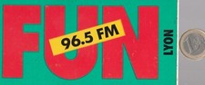 AUTOCOLLANT. Radio. FUN RADIO