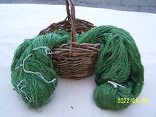 Mercerie ancienne : Très gros écheveau de soie sauvage vert . Réf. n°290