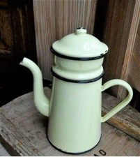 Ancienne cafetière émaillée, jaune-pâle et avec son filtre (complète)