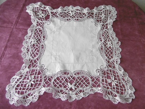 Sublime napperon ancien - , ou
