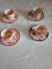 Tasses anciennes en porcelaine de Sarreguemines , signeés 