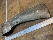 outil ancien hache forgée