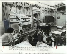 1978 Press Photo La Maitresse calls for an answer from her students - cvb10921