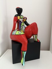 Sculpture De Femme Peinte Du