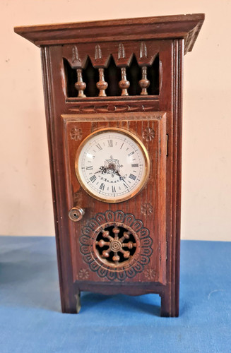 Superbe petite armoire - petite,