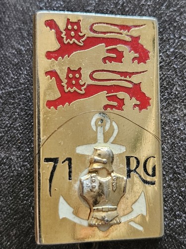 Insigne pucelle militaire - insigne,