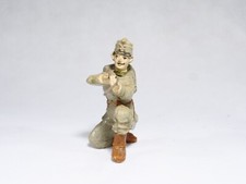 soldat hauteur accroupi totale de 6 cm ancien matière composite