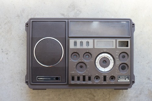 Réparation pièces radio - de,