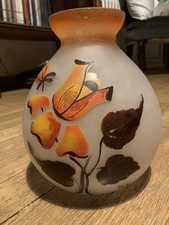 Vase verrerie de LEUNE boule verre dépoli décor floral orange et brun
