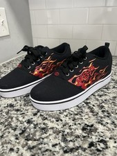 Heelys Pro 20 Prints Unisex Kids Black/Red/Flames Skate Shoes (US Y6/UK 5/EU 38)