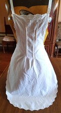 APRON - white cotton embroidered