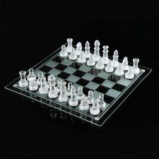 L'ensemble de Jeu D'échecs En Verre Comprend Un échiquier En Verre