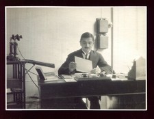 old photo. Berlitz School . London .1925. Antique Phone