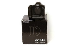 FOTOCAMERA REFLEX DIGITALE