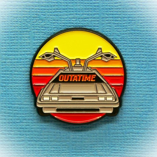 Pin outatime delorean - pin's,